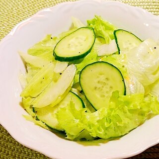 シンプルなグリーンサラダ